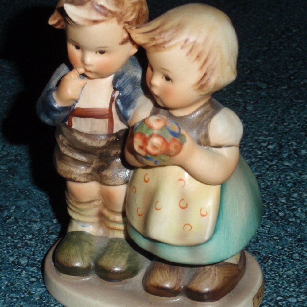 Goebel Hummel Figurine "We Congratulate" #220 TMK3 - Boy And Girl With Flowers! - Picture 2 of 9